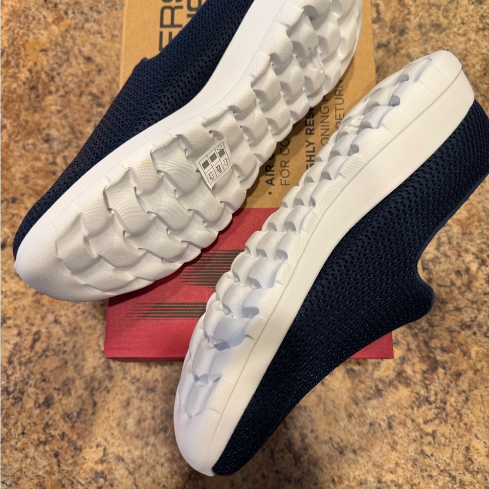Skechers Navy and White Slip-On Size 11 Women’s - Picture 4 of 7